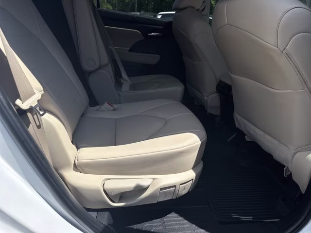 2023 Pearl Toyota Highlander Others FWD SUV