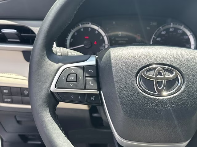 2023 Pearl Toyota Highlander Others FWD SUV