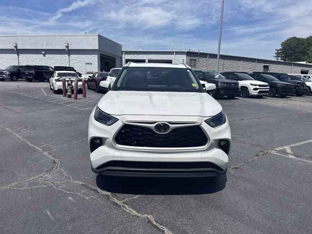 2023 Pearl Toyota Highlander Others FWD SUV