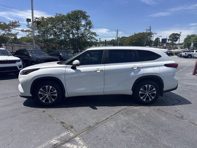 2023 Pearl Toyota Highlander Others FWD SUV