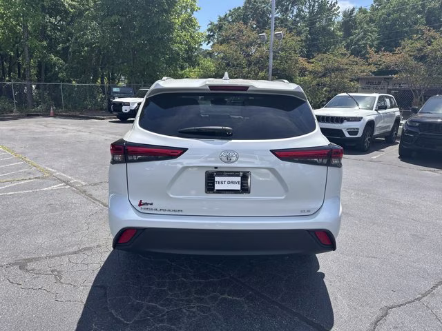 2023 Pearl Toyota Highlander Others FWD SUV