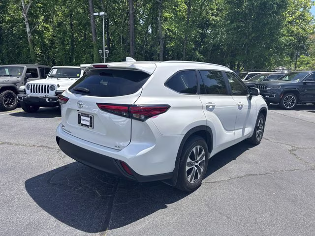 2023 Pearl Toyota Highlander Others FWD SUV