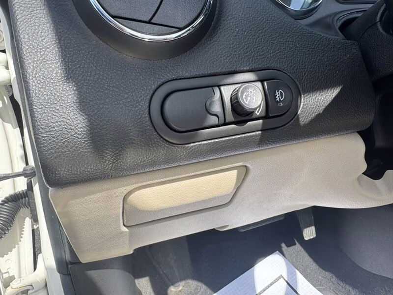 2007 Ivory White Pontiac G6 GT FWD Convertible