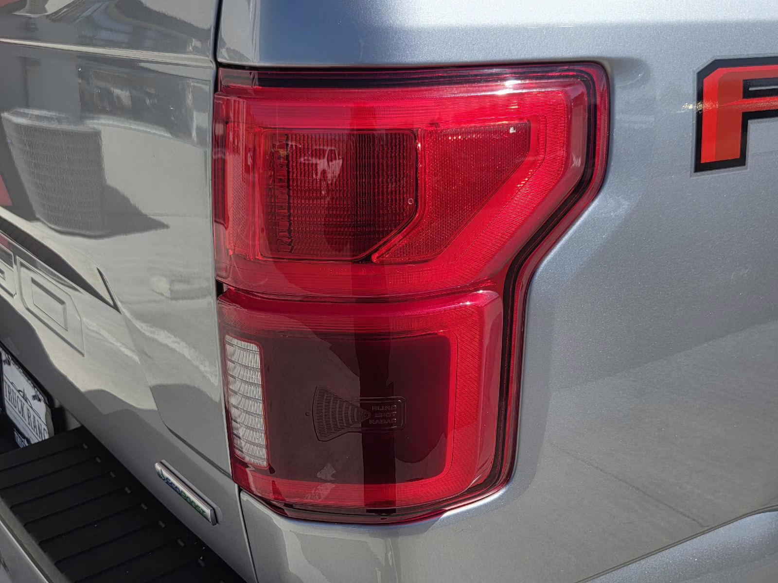 2020 Iconic Silver Ford F-150 LARIAT 4X4 Truck