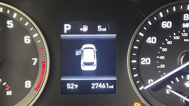 2021 White Hyundai Tucson SEL FWD SUV