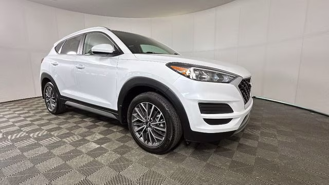 2021 White Hyundai Tucson SEL FWD SUV