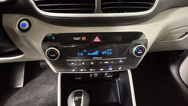 2021 White Hyundai Tucson SEL FWD SUV