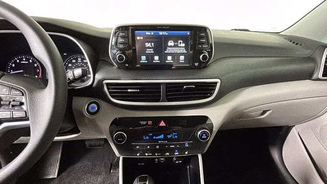 2021 White Hyundai Tucson SEL FWD SUV