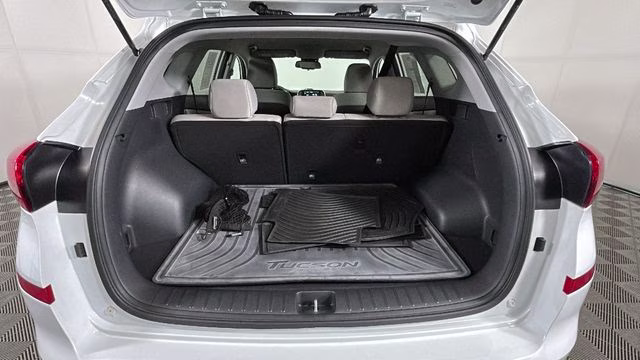 2021 White Hyundai Tucson SEL FWD SUV