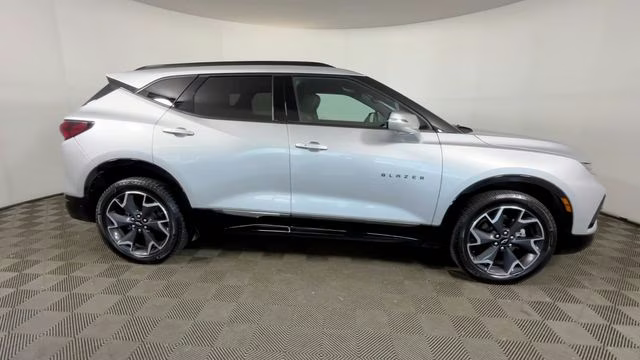 2022 Silver Ice Metallic Chevrolet Blazer RS AWD SUV