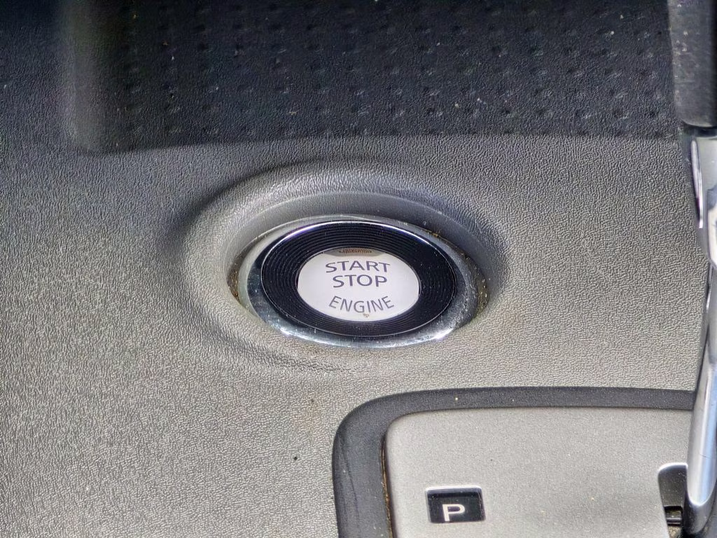 2020 Magnetic Black Pearl Nissan Frontier SV 4X4 Truck