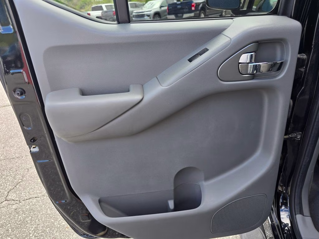 2020 Magnetic Black Pearl Nissan Frontier SV 4X4 Truck