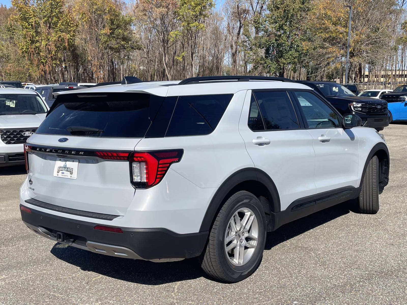 2026 White Metallic Ford Explorer Active RWD SUV