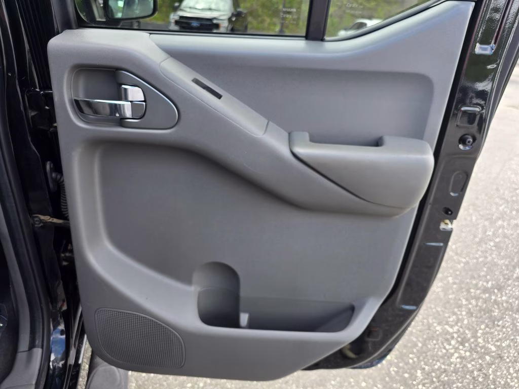 2020 Magnetic Black Pearl Nissan Frontier SV 4X4 Truck