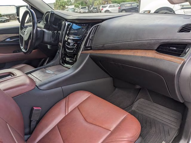 2019 Crystal White Tricoat Cadillac Escalade Luxury 4X4 SUV