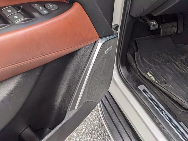 2019 Crystal White Tricoat Cadillac Escalade Luxury 4X4 SUV