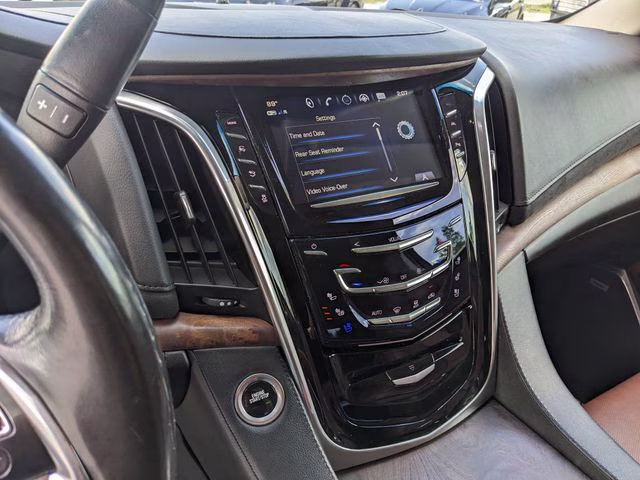 2019 Crystal White Tricoat Cadillac Escalade Luxury 4X4 SUV