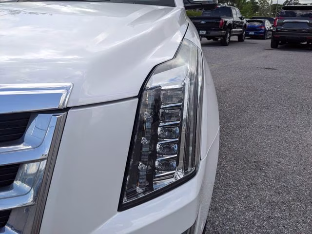 2019 Crystal White Tricoat Cadillac Escalade Luxury 4X4 SUV