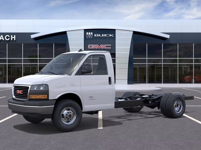 2025 Summit White GMC Savana Cutaway 3500 1WT RWD Extended Wheelbase