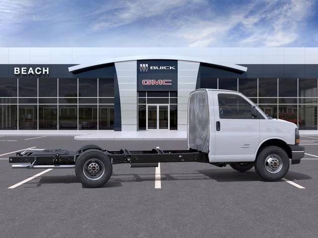 2025 Summit White GMC Savana Cutaway 3500 1WT RWD Extended Wheelbase
