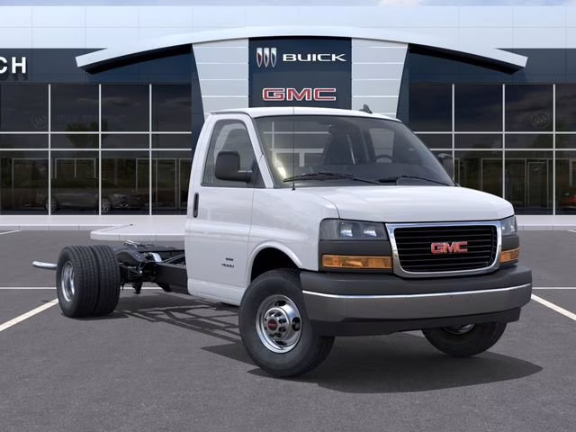 2025 Summit White GMC Savana Cutaway 3500 1WT RWD Extended Wheelbase