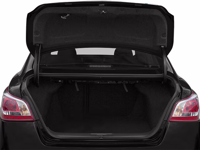 2014 Pearl White Nissan Altima 2.5 S FWD Sedan