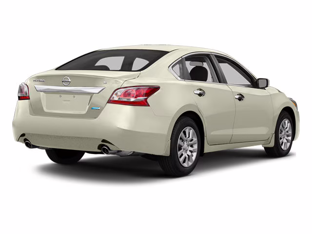2014 Pearl White Nissan Altima 2.5 S FWD Sedan