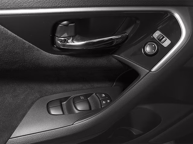 2014 Pearl White Nissan Altima 2.5 S FWD Sedan