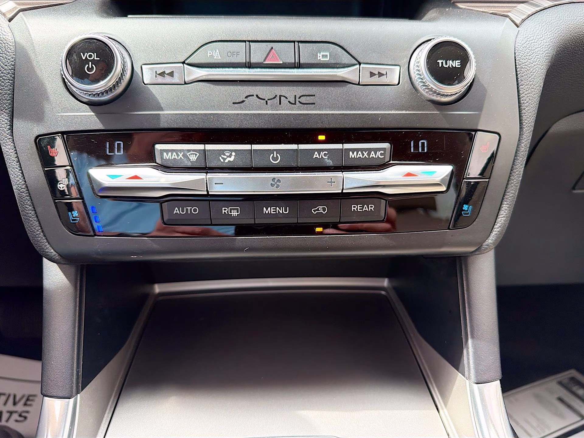 2020 Oxford White Ford Explorer Limited 4X4 SUV