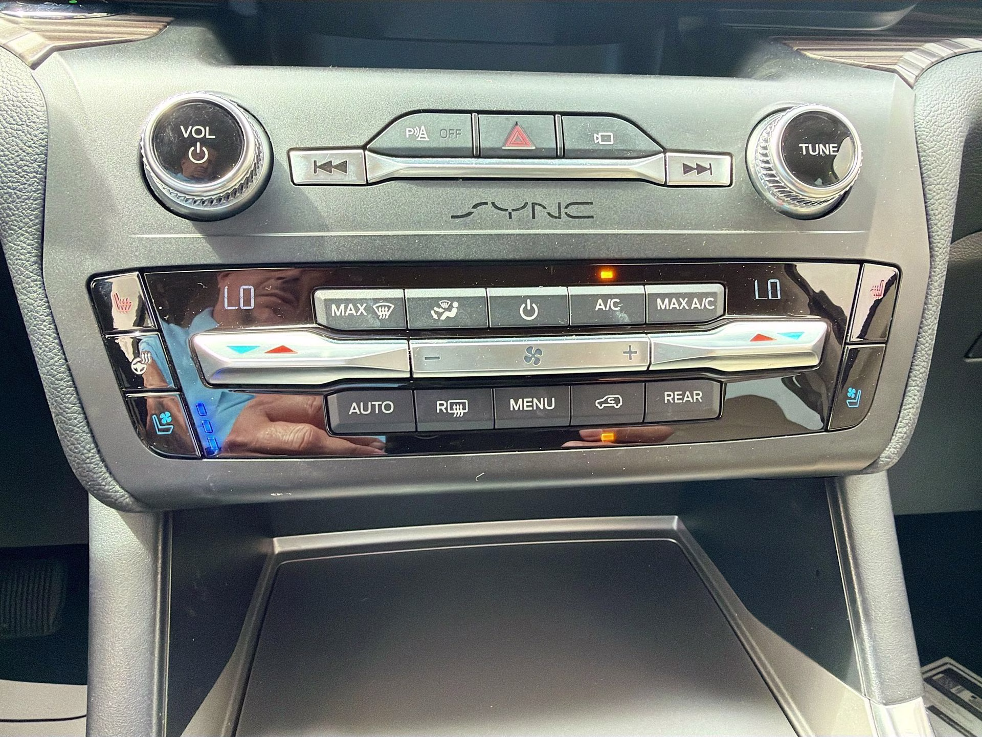 2020 Oxford White Ford Explorer Limited 4X4 SUV