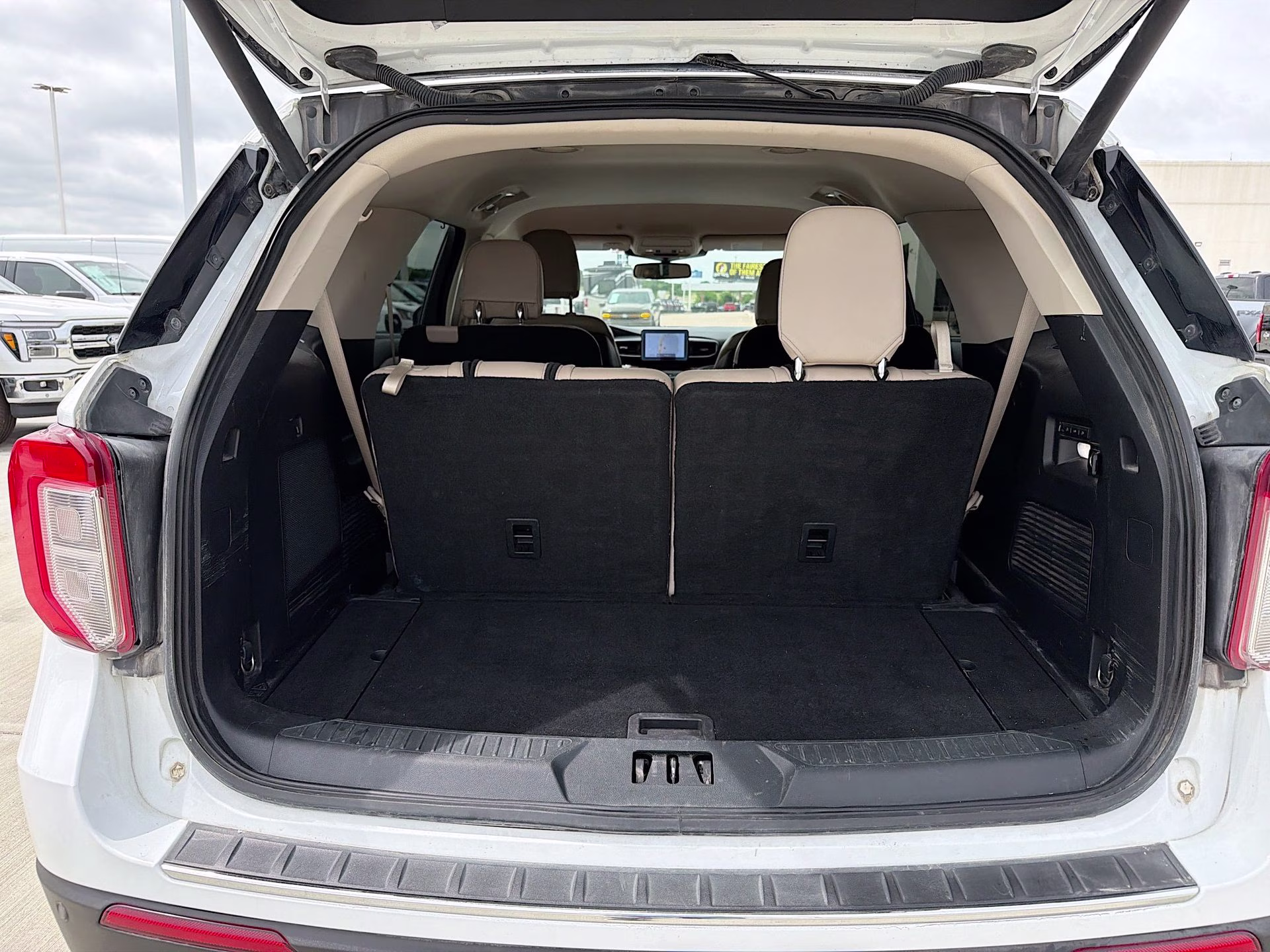 2020 Oxford White Ford Explorer Limited 4X4 SUV
