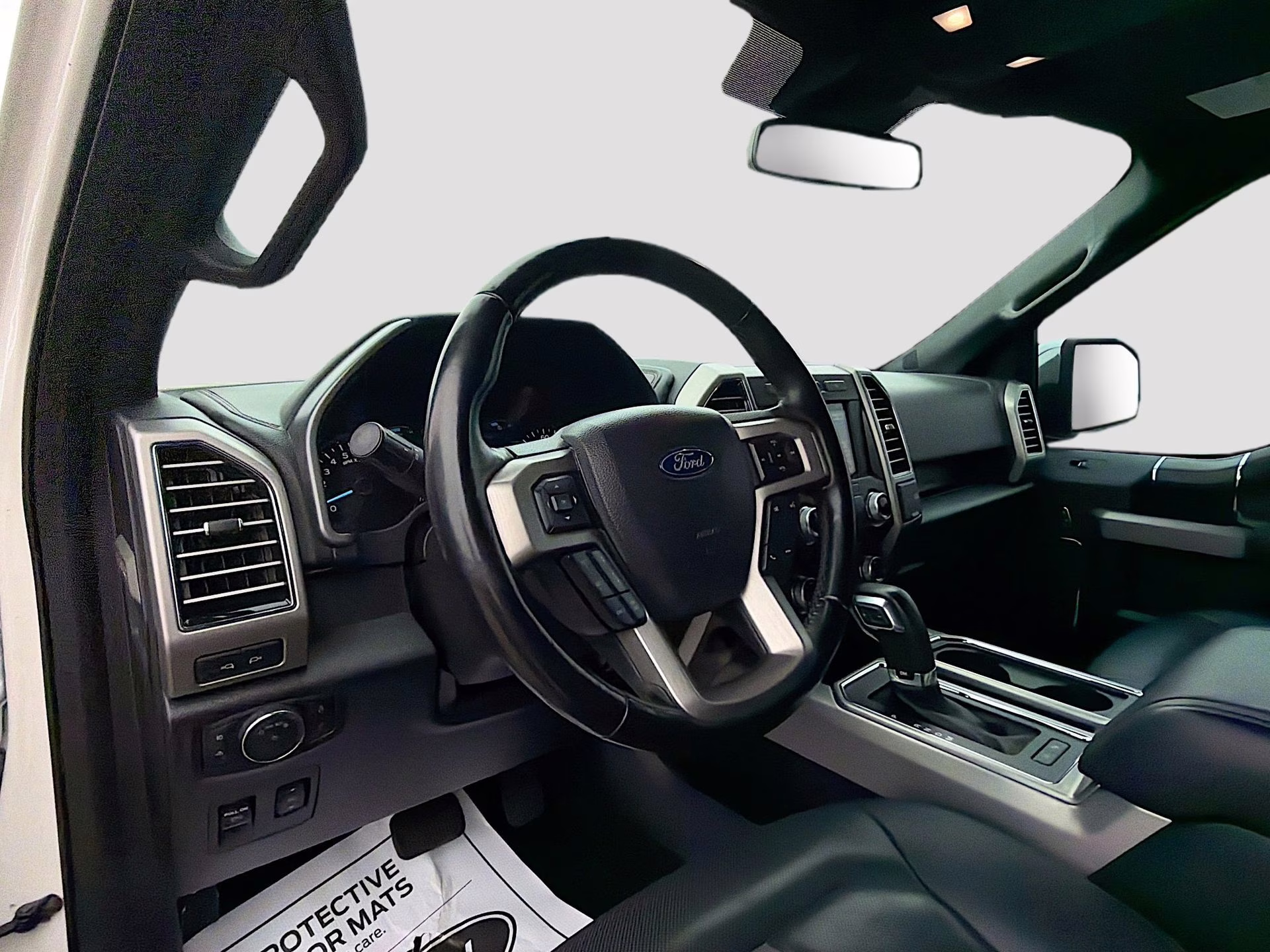 2018 White Platinum Metallic Tri-Coat Ford F-150 Platinum 4X4 Truck