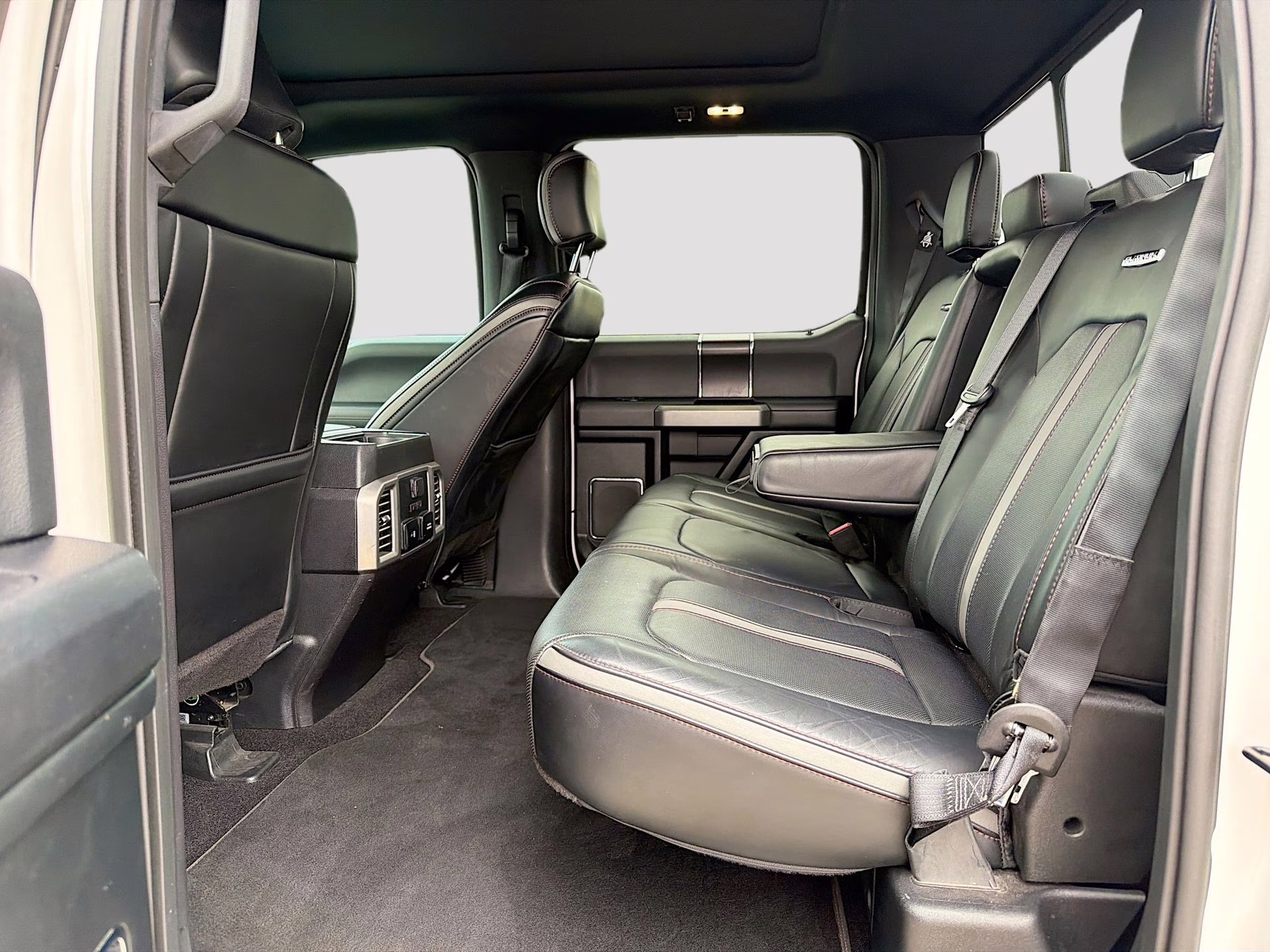 2018 White Platinum Metallic Tri-Coat Ford F-150 Platinum 4X4 Truck