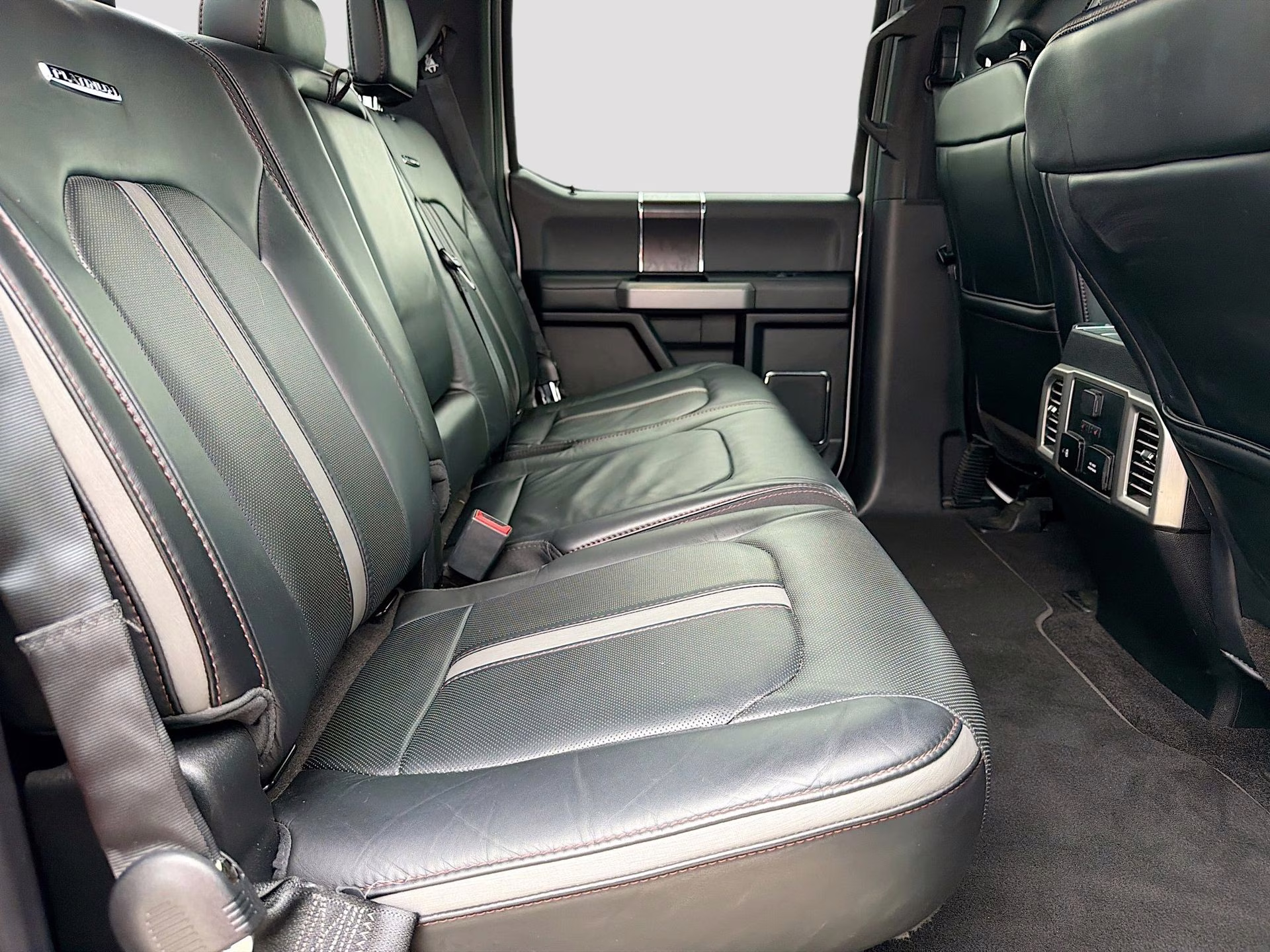 2018 White Platinum Metallic Tri-Coat Ford F-150 Platinum 4X4 Truck