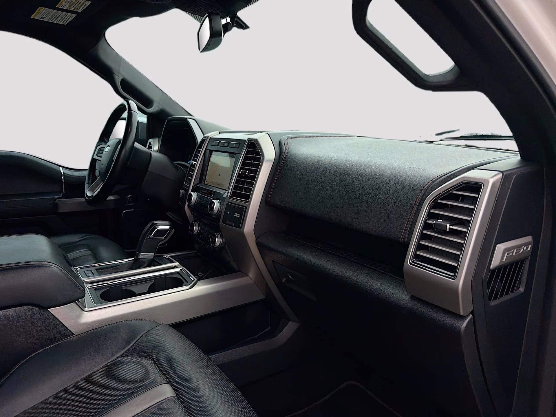 2018 White Platinum Metallic Tri-Coat Ford F-150 Platinum 4X4 Truck
