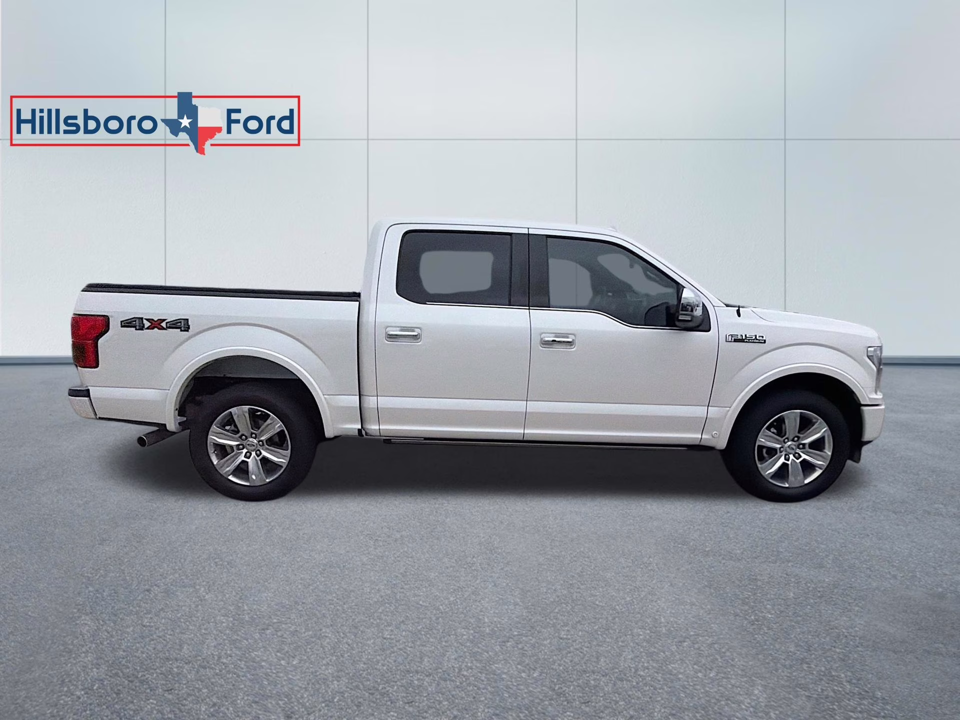 2018 White Platinum Metallic Tri-Coat Ford F-150 Platinum 4X4 Truck