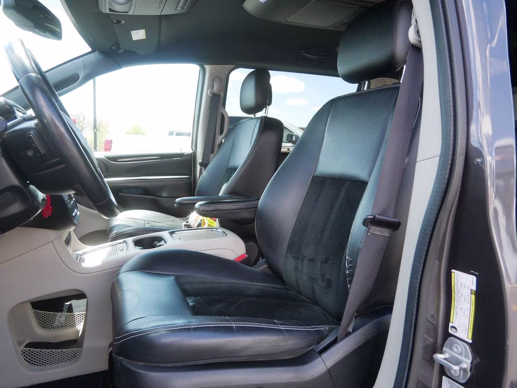 2016 Granite Crystal Metallic Clearcoat Dodge Grand Caravan SXT FWD Van