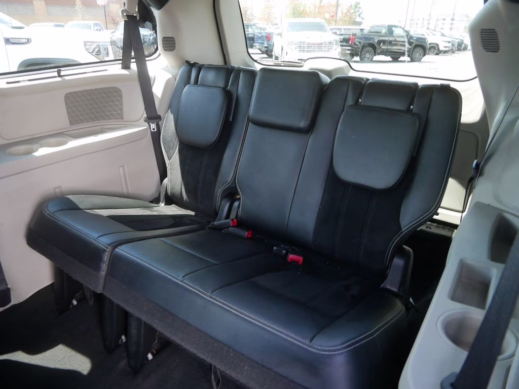 2016 Granite Crystal Metallic Clearcoat Dodge Grand Caravan SXT FWD Van