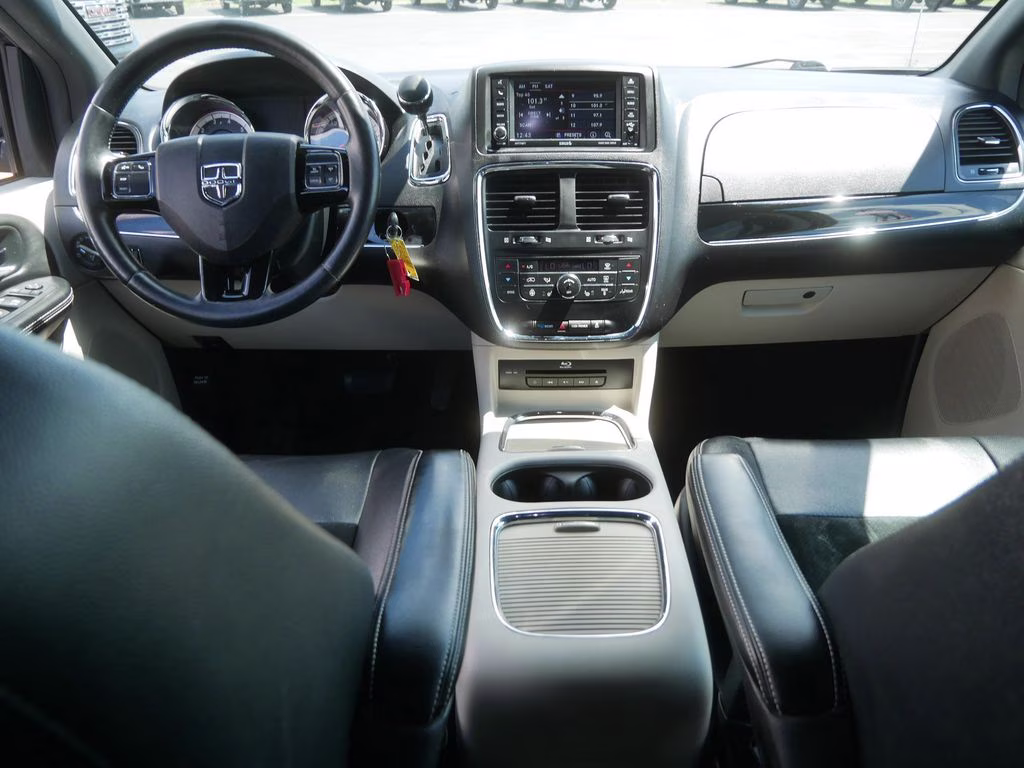 2016 Granite Crystal Metallic Clearcoat Dodge Grand Caravan SXT FWD Van
