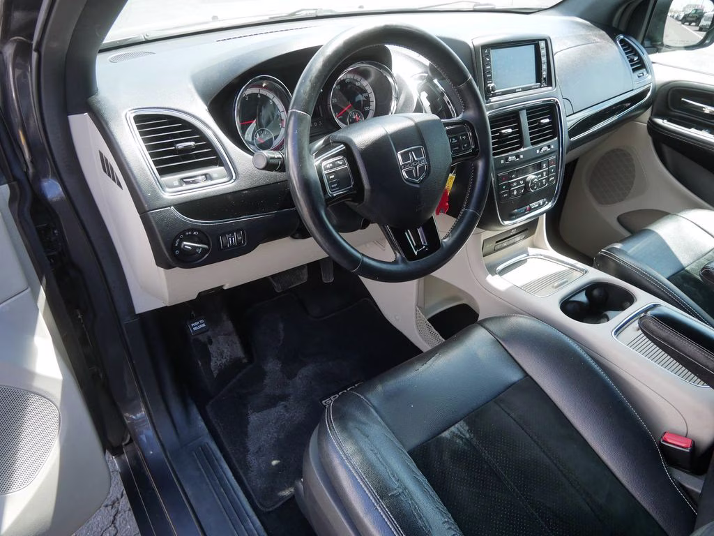 2016 Granite Crystal Metallic Clearcoat Dodge Grand Caravan SXT FWD Van