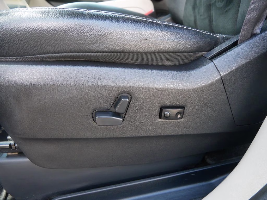 2016 Granite Crystal Metallic Clearcoat Dodge Grand Caravan SXT FWD Van