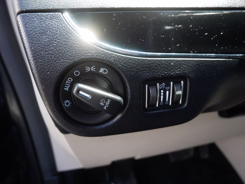 2016 Granite Crystal Metallic Clearcoat Dodge Grand Caravan SXT FWD Van