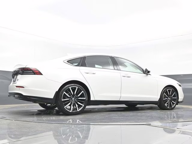 2023 Platinum White Pearl Honda Accord Hybrid Touring FWD Sedan