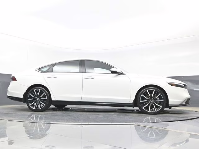 2023 Platinum White Pearl Honda Accord Hybrid Touring FWD Sedan