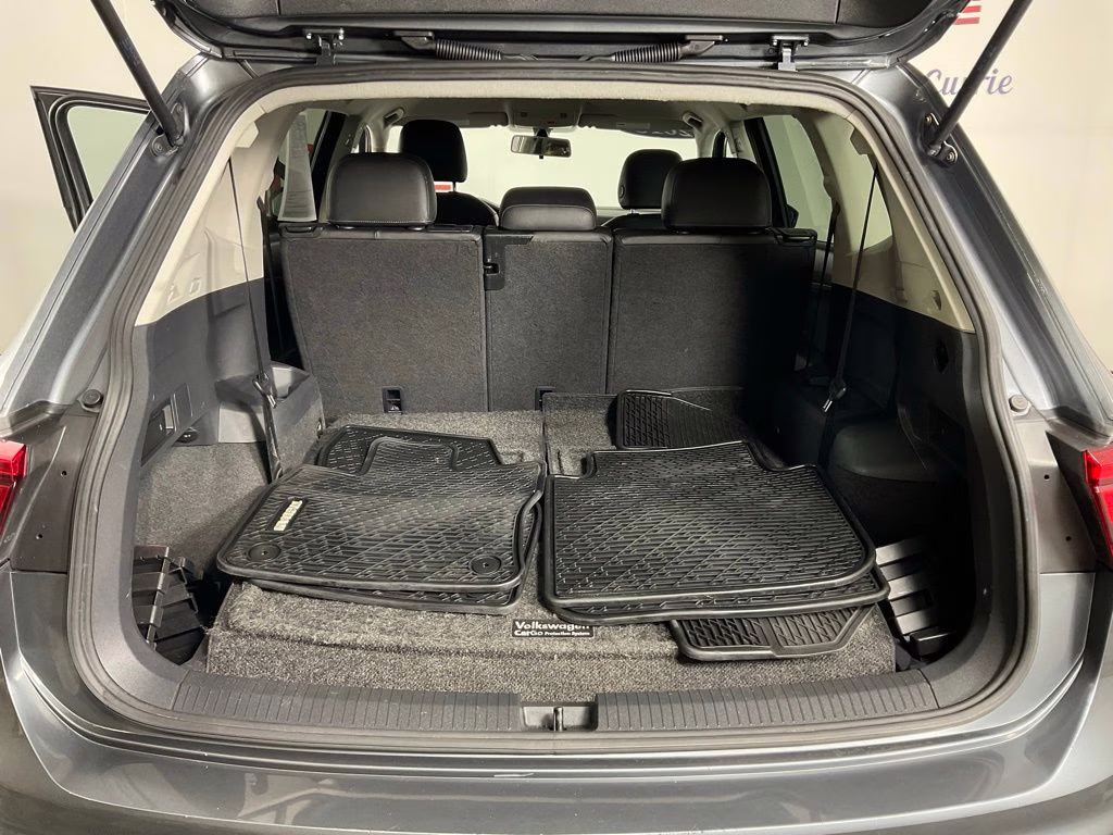 2018 Platinum Gray Metallic Volkswagen Tiguan 2.0T SE FWD SUV