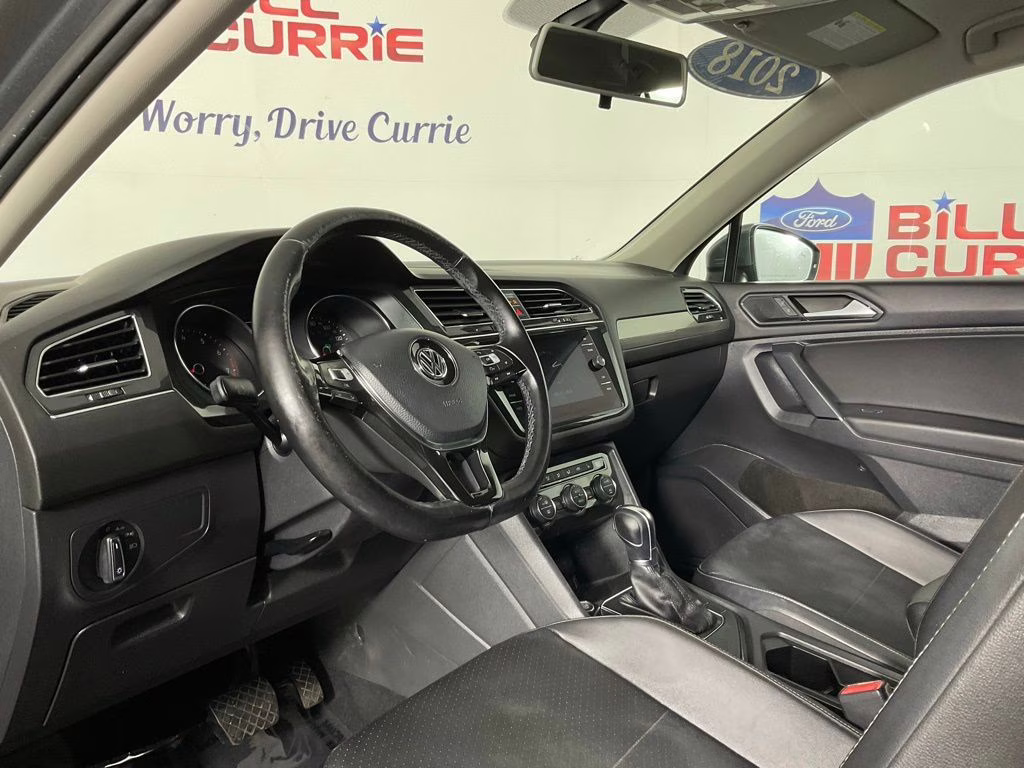2018 Platinum Gray Metallic Volkswagen Tiguan 2.0T SE FWD SUV