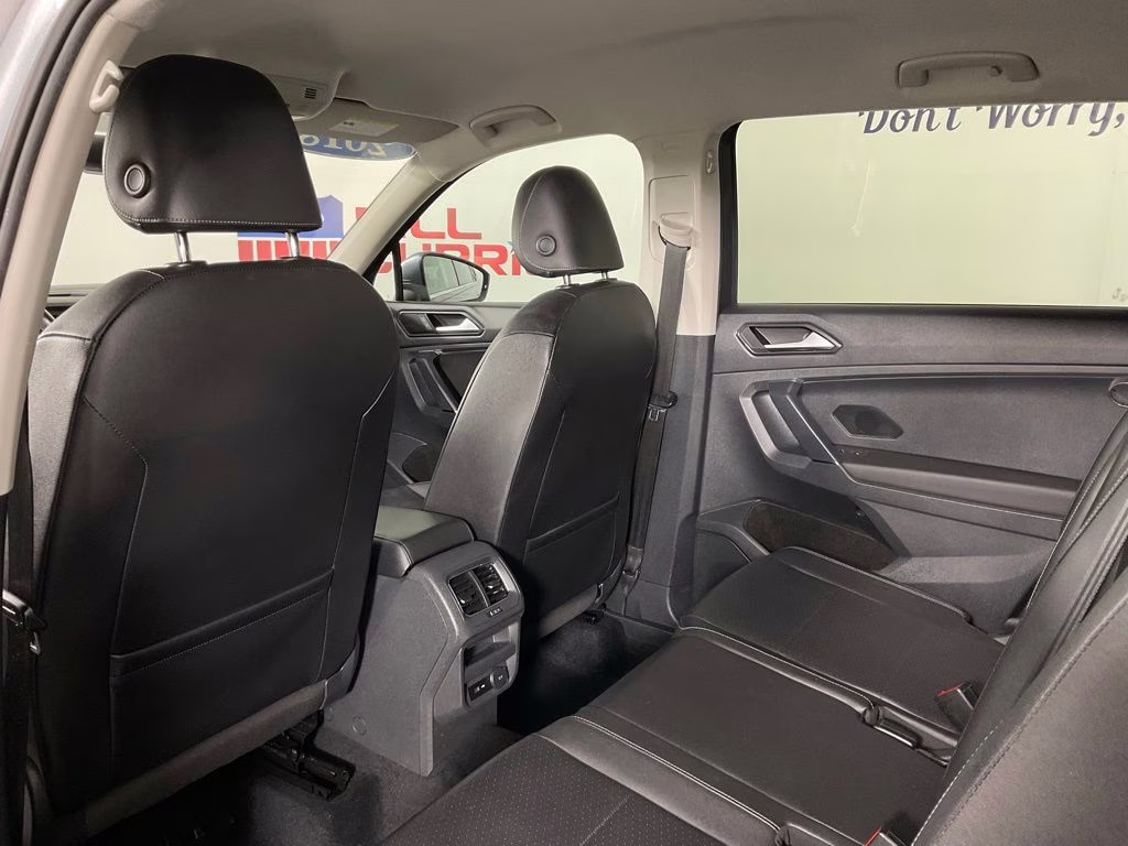 2018 Platinum Gray Metallic Volkswagen Tiguan 2.0T SE FWD SUV