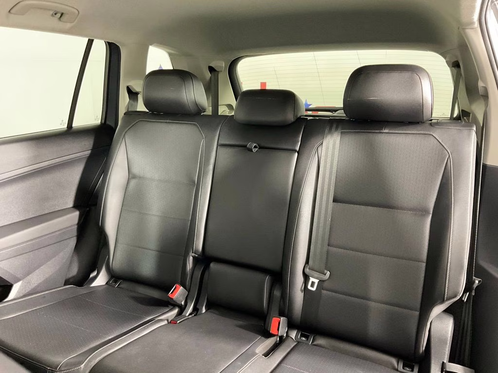 2018 Platinum Gray Metallic Volkswagen Tiguan 2.0T SE FWD SUV