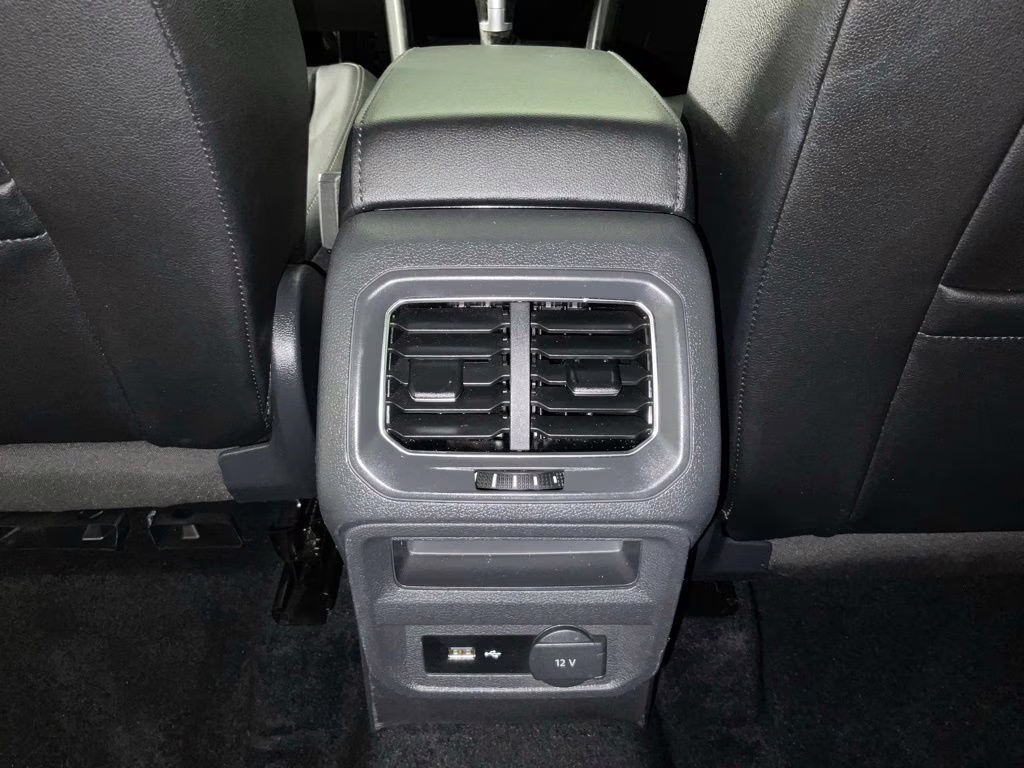 2018 Platinum Gray Metallic Volkswagen Tiguan 2.0T SE FWD SUV