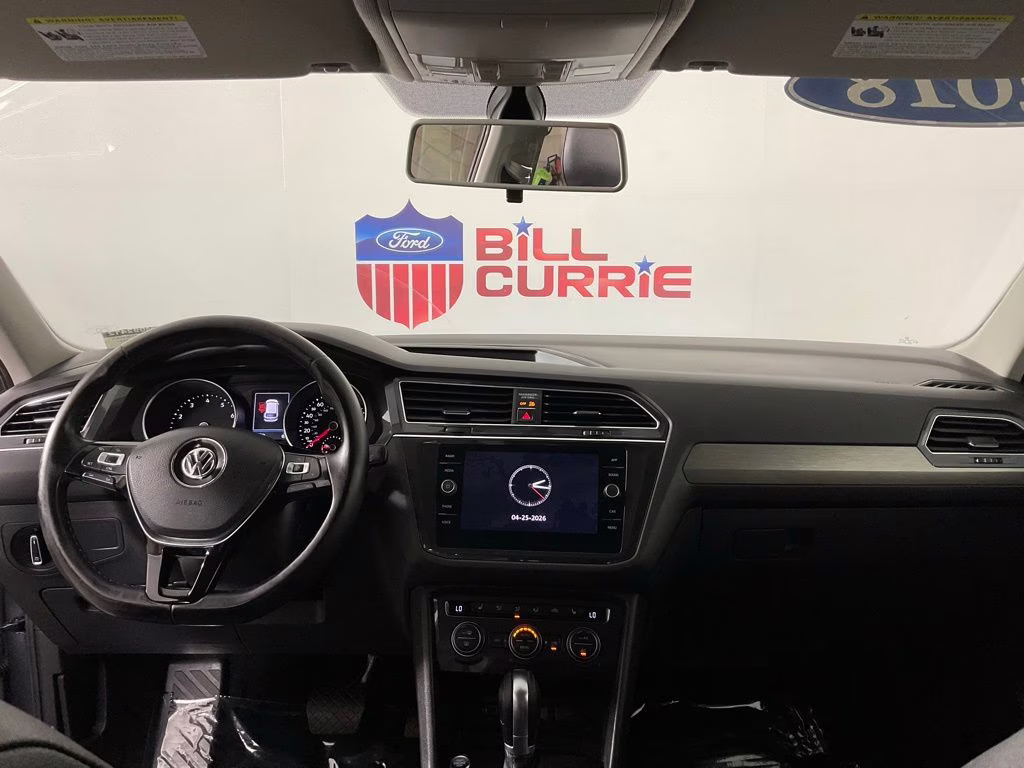 2018 Platinum Gray Metallic Volkswagen Tiguan 2.0T SE FWD SUV